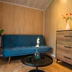 Chalé Tiny House In Brabant With Cozy Terrace