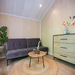 Chalé Tiny House In Brabant With Cozy Terrace