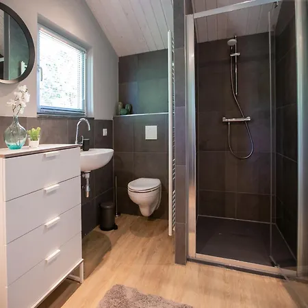 Tiny House In Brabant With Cozy Terrace * 오쇼트