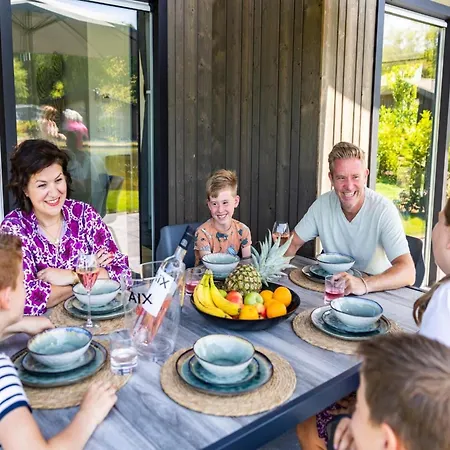 Tiny House In Brabant With Cozy Terrace 오쇼트